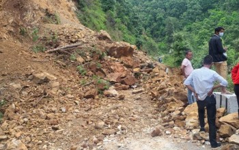 पहिरोका कारण महाकाली लोकमार्ग र जयपृथ्वी राजमार्ग अवरुद्ध 